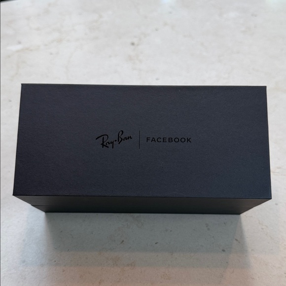 Ray-Ban Stories Wayfarer Box in Silver - Picture 11 of 11